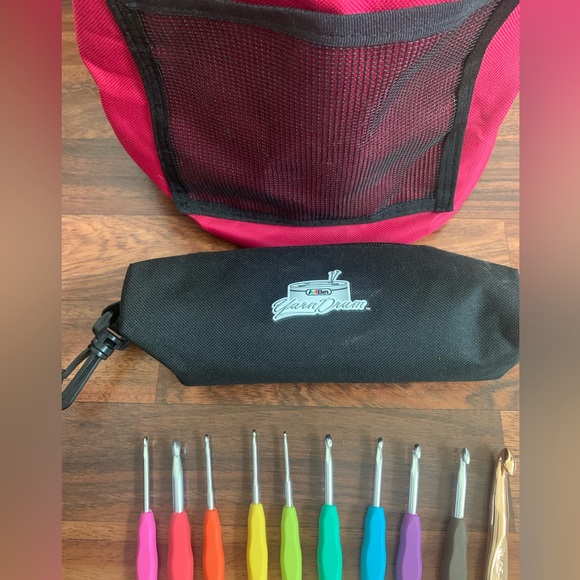Artbin Red Yarn Drum bag tote AND Crochet Needle set with Case! - Picture 2 of 7